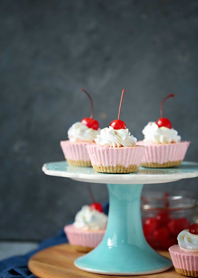 No bake cheesecake on cake stand