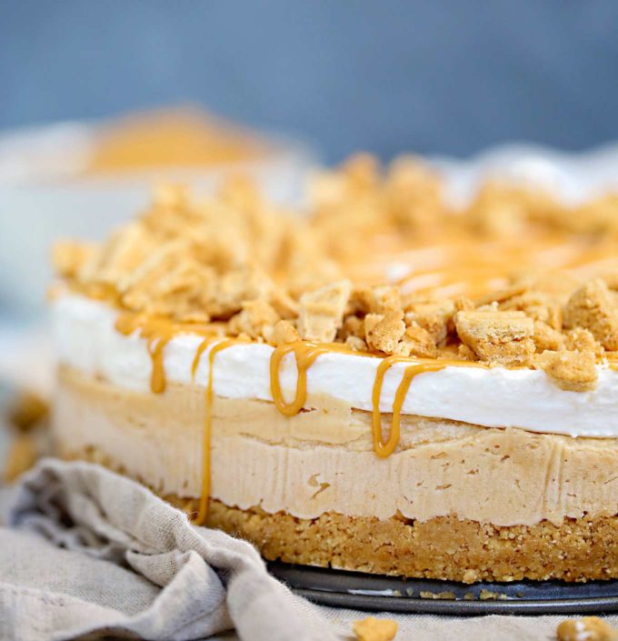 Side view of no bake peanut butter pie