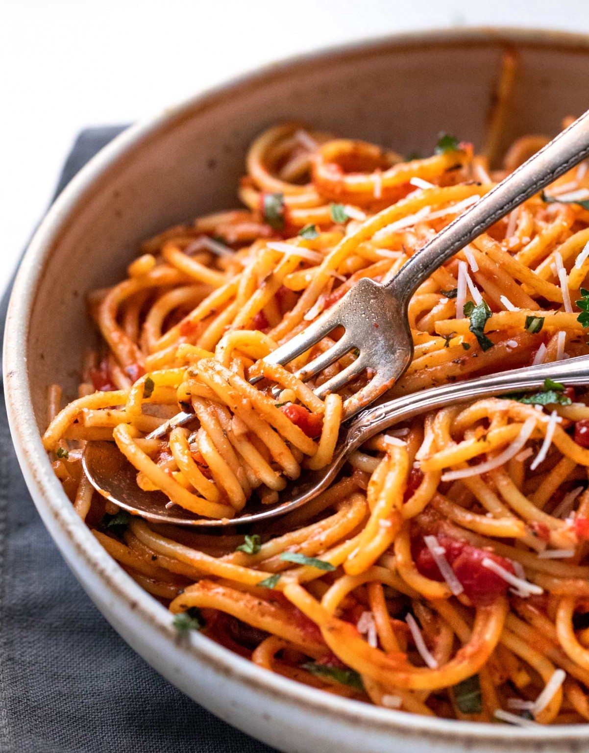 One Pot Spaghetti (ready in 30 minutes or less!) - The Chunky Chef