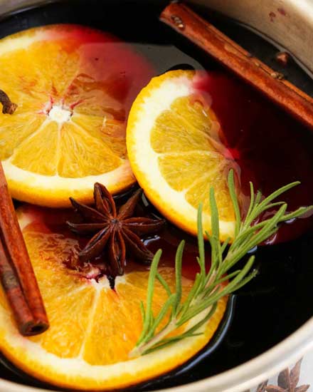 https://www.thechunkychef.com/wp-content/uploads/2019/10/Spiced-Mulled-Wine-feat.jpg