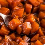 Candied Yams/Candied Sweet Potatoes are made with sweet potatoes, brown sugar, butter and plenty of warm spices and are the PERFECT holiday side dish! #yams #candiedyams #sweetpotatoes #candiedsweetpotatoes #thanksgiving #holiday #sidedish #candied 