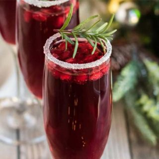 Refreshing and so quick and easy to make, these Pomegranate Mimosas are great for brunch, or a holiday party! Tips on other flavor variations and how to make a pitcher for a large crowd! #mimosas #brunch #pomegranate #champagne #sparkling #holiday #cocktail #drinkrecipe