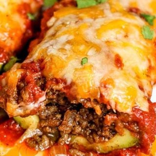 Enchilada zucchini boats are a great family dinner! Packed with protein and flavor, plus low in carbs, these enchiladas are the perfect healthier dinner recipe! #enchilada #zucchini #stuffed #zucchiniboats #healthyrecipe #easyrecipe #weeknight