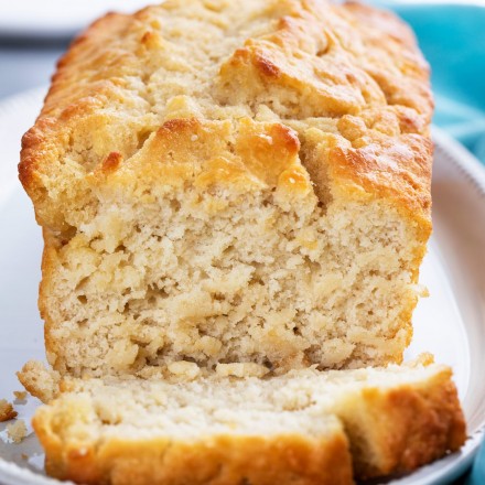 It only takes 6 simple ingredients to make this Honey Beer Bread - and NO yeast!  No rising time, just mix and bake! #beerbread #bread #honey #beer #baking #breadmaking #quickbread #pantry