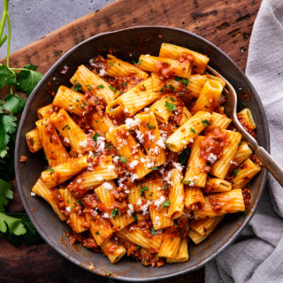 This Bolognese sauce recipe is hearty, rich and bursting with complex layers of flavor, and is on the table in 1 hour (instead of 2-3) thanks to the Instant Pot! Pressure cook your way to an amazing Italian-style meal! #bolognese #meatsauce #spaghetti #italian #pasta #tomato #instantpot #pressurecooker #simmered