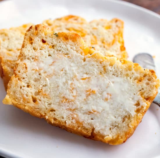 Garlic Cheddar Beer Bread (cheddar bay flavor) The Chunky Chef
