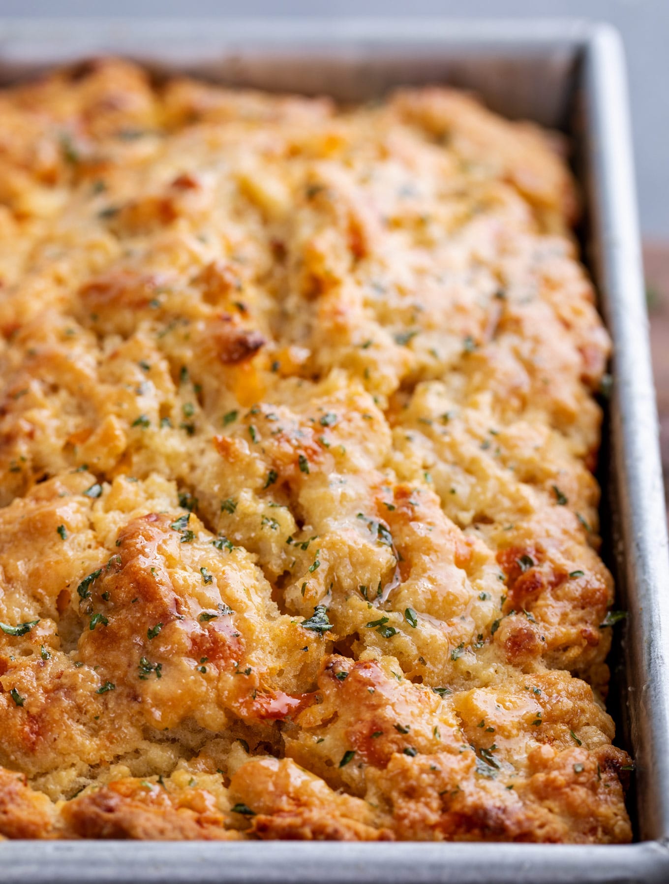 Garlic Cheddar Beer Bread (cheddar bay flavor) The Chunky Chef