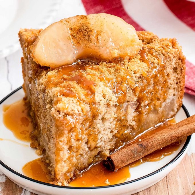 https://www.thechunkychef.com/wp-content/uploads/2020/09/Caramel-Apple-Cake-1200-680x680.jpg