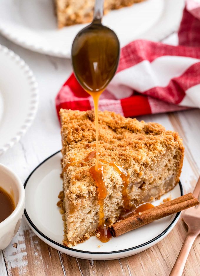 drizzling apple cake with caramel