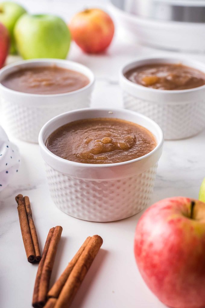 white ramekins of cinnamon applesauce