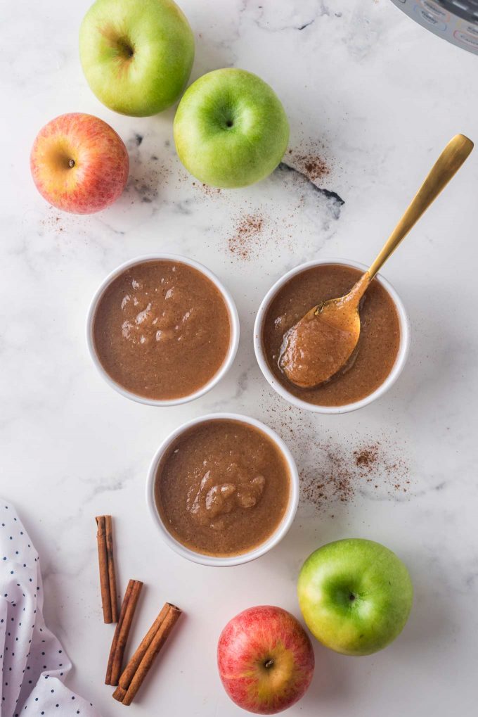 This Instant Pot Applesauce recipe laced with cinnamon and brown sugar, and makes for a fantastic kid-friendly recipe. Just 6 ingredients needed, so you can make this homemade treat over and over again. #applesauce #apples #instantpot #pressurecooker #snack #homemade #fall