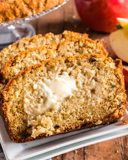This moist Cinnamon Spiced Apple Bread is the perfect quick bread (no yeast!) for Fall. Bursting with pieces of apples and lots of sweet spice in every bite! #apples #cinnamon #bread #quickbread #applecinnamon #applespice #baking #fallbaking
