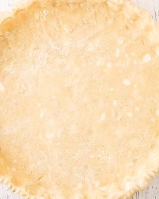 Learn how to make the most incredible and flaky pie crust! Once you make this pie crust from scratch you'll never want to use those pre-made crusts again. Save this recipe for every holiday! #pie #piecrust #homemade #piedough #fromscratch #baking #basicrecipe #holiday #butter #shortening