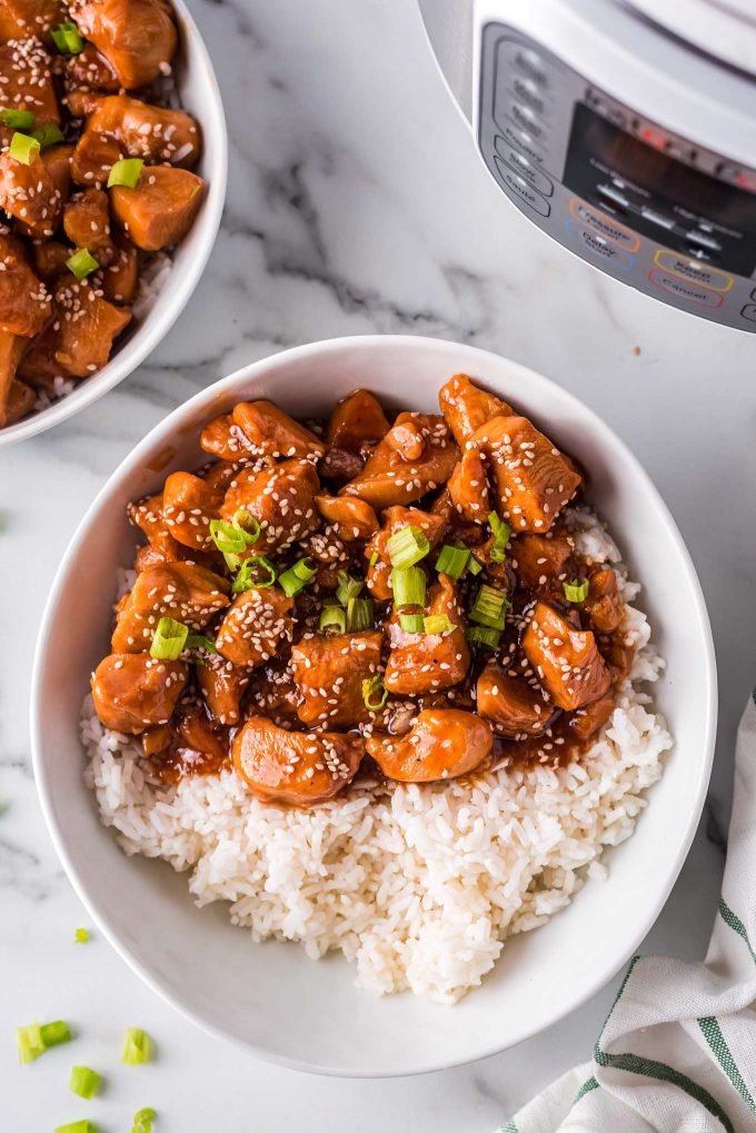 This Instant Pot Sesame Chicken is ready in about 20 minutes.  Tender chicken pieces coated in a glorious sweet sesame sauce with a little kick of spice, better than any takeout! #chicken #sesamechicken #asianchicken #instantpot #pressurecooker #sesame #sweetnspicy #dinner #easyrecipe #chickenrecipe