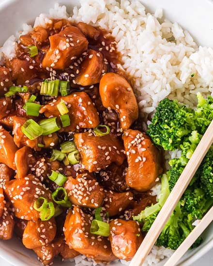 This Instant Pot Sesame Chicken is ready in about 20 minutes.  Tender chicken pieces coated in a glorious sweet sesame sauce with a little kick of spice, better than any takeout! #chicken #sesamechicken #asianchicken #instantpot #pressurecooker #sesame #sweetnspicy #dinner #easyrecipe #chickenrecipe