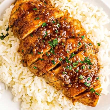 Juicy chicken breast cutlets, seared, tossed in a mouthwateringly simple honey garlic sauce, then broiled until sticky and caramelized. Made with simple ingredients, in one pan, and in just 30 minutes - including prep time! #chicken #chickenbreast #honeygarlic #onepan #onepot #30minuterecipe #familydinner #dinner #easyrecipe