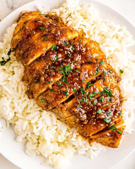 Juicy chicken breast cutlets, seared, tossed in a mouthwateringly simple honey garlic sauce, then broiled until sticky and caramelized. Made with simple ingredients, in one pan, and in just 30 minutes - including prep time! #chicken #chickenbreast #honeygarlic #onepan #onepot #30minuterecipe #familydinner #dinner #easyrecipe