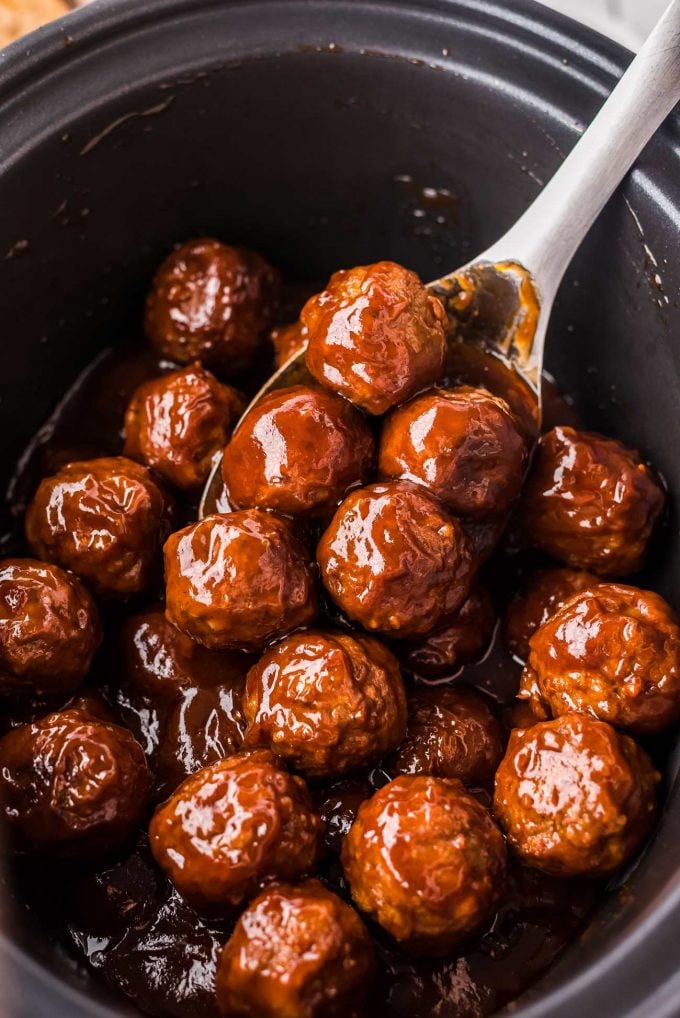 These crockpot bourbon bbq meatballs take just 5 minutes to prep and are the best appetizer for game day, football season or a fun night at home with the family! Sweet, savory and tangy, these meatballs will be the hit of your next party! #meatballs #party #appetizer #gameday #cocktailmeatballs #bourbon #bbq #crockpot #slowcooker