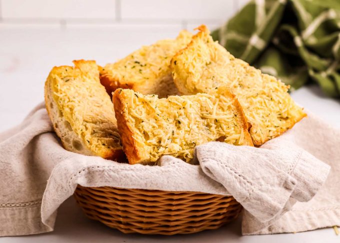 basket of garlic bread slices