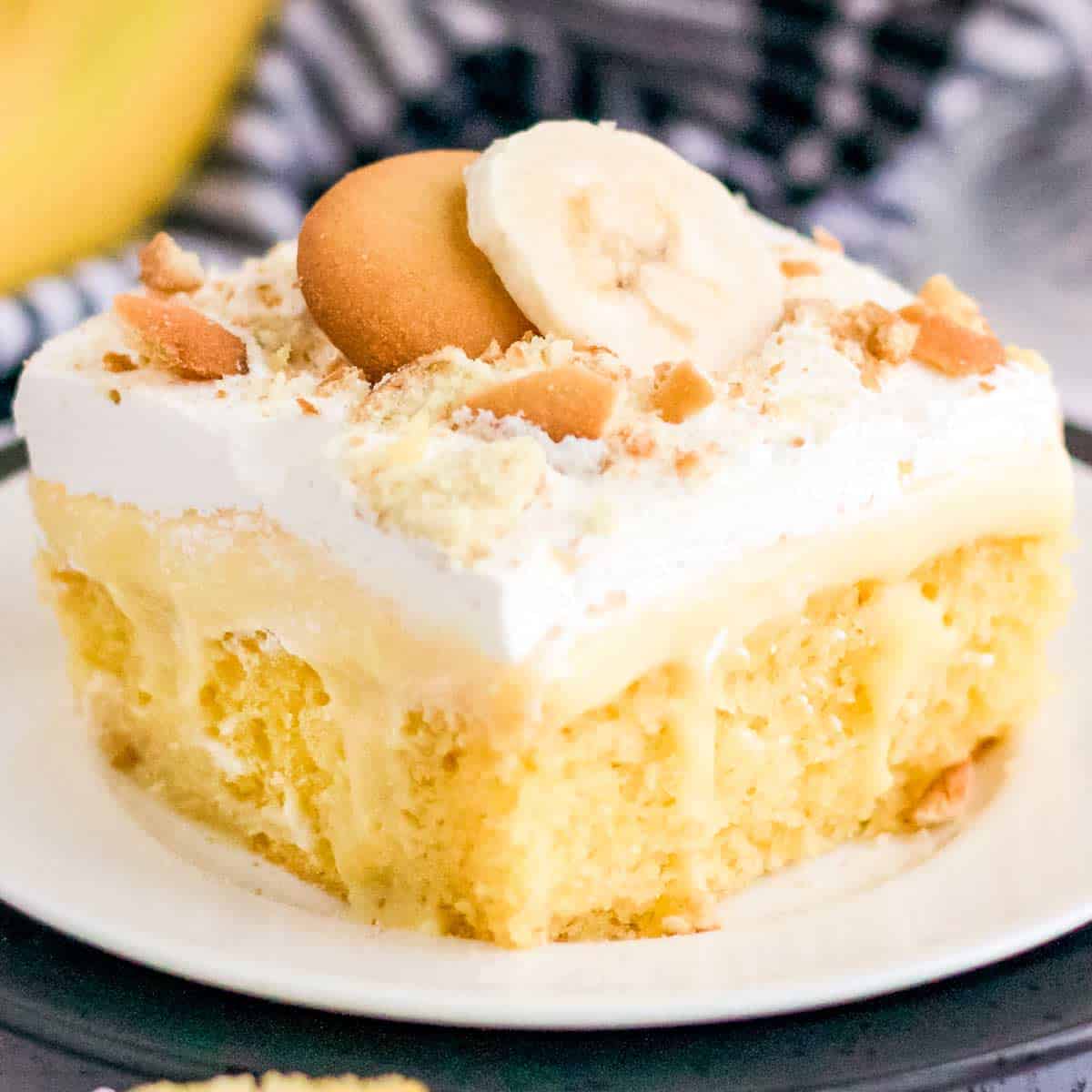 Banana Pudding Poke Cake - The Chunky Chef