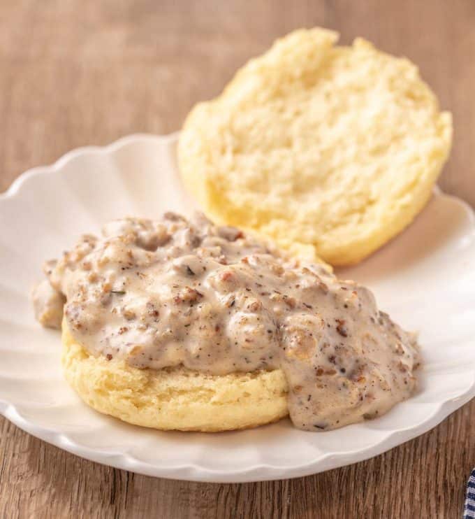 buttermilk biscuits with sausage gravy