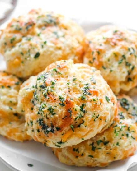 These Copycat Cheddar Bay Biscuits are buttery, garlicky, cheesy, fluffy, and ready in less than 30 minutes! No rolling and cutting needed and they're made from scratch. #biscuits #cheddarbay #copycat #redlobsterbiscuits