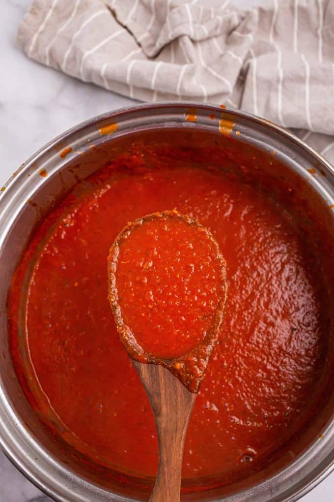 This recipe for Homemade Marinara Sauce is ready in about 30 minutes, uses simple ingredients, and is freezer friendly. So much better than anything from a jar, it's perfect on pasta, as a dipping sauce, and more! #marinara #italian #homemade #pastasauce