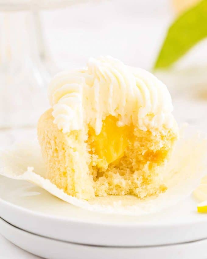 lemon cupcakes filled with lemon curd