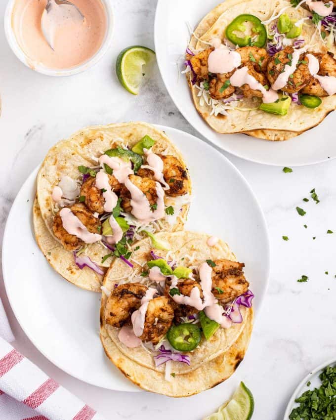 shrimp tacos with creamy sriracha sauce