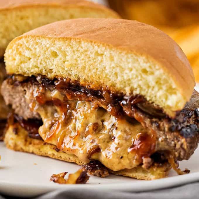 juicy lucy stuffed burger