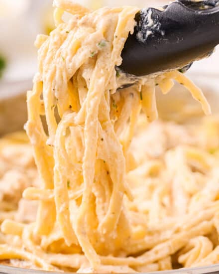 Chicken Alfredo is a classic Italian-American dish that is the ultimate epitome of comfort food. This lightened up version lowers the overall calories and fat, while still keeping all the amazing creamy flavors you crave! #alfredo #chicken #pasta #healthy