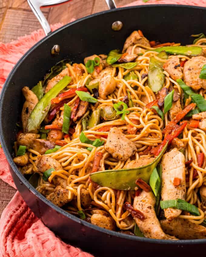 lo mein with chicken and veggies in skillet