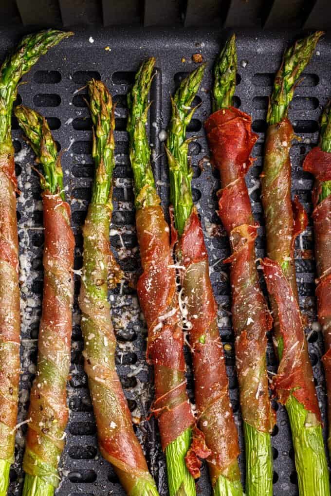 prosciutto wrapped asparagus in air fryer basket