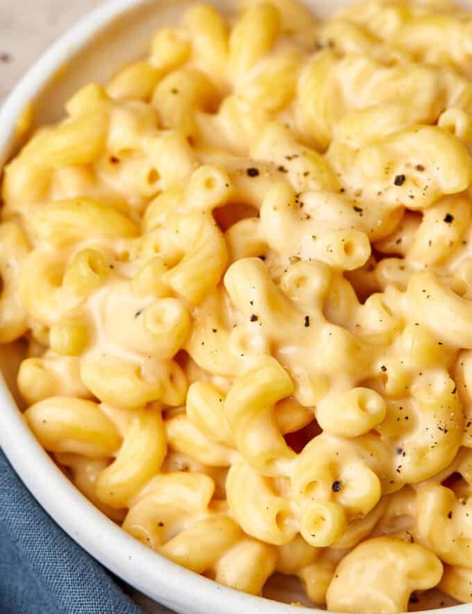 This ultra creamy mac and cheese is made in just one pot on the stovetop, and uses less than 10 ingredients! So much better than mac and cheese from a box, this is a family-friendly meal that comes together quickly on a busy weeknight.