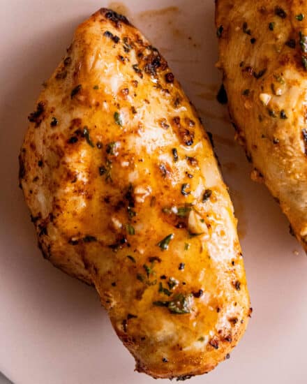 The most flavorful and juicy chicken breasts are made in the air fryer. This lemon garlic chicken is packed with flavor, and is such a versatile dinner idea for the family!