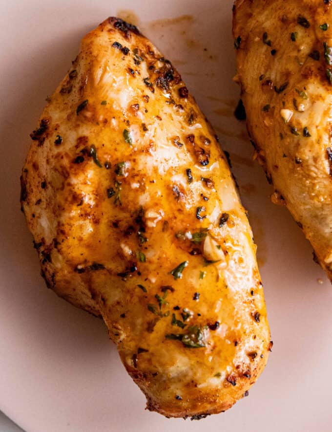 The most flavorful and juicy chicken breasts are made in the air fryer. This lemon garlic chicken is packed with flavor, and is such a versatile dinner idea for the family!