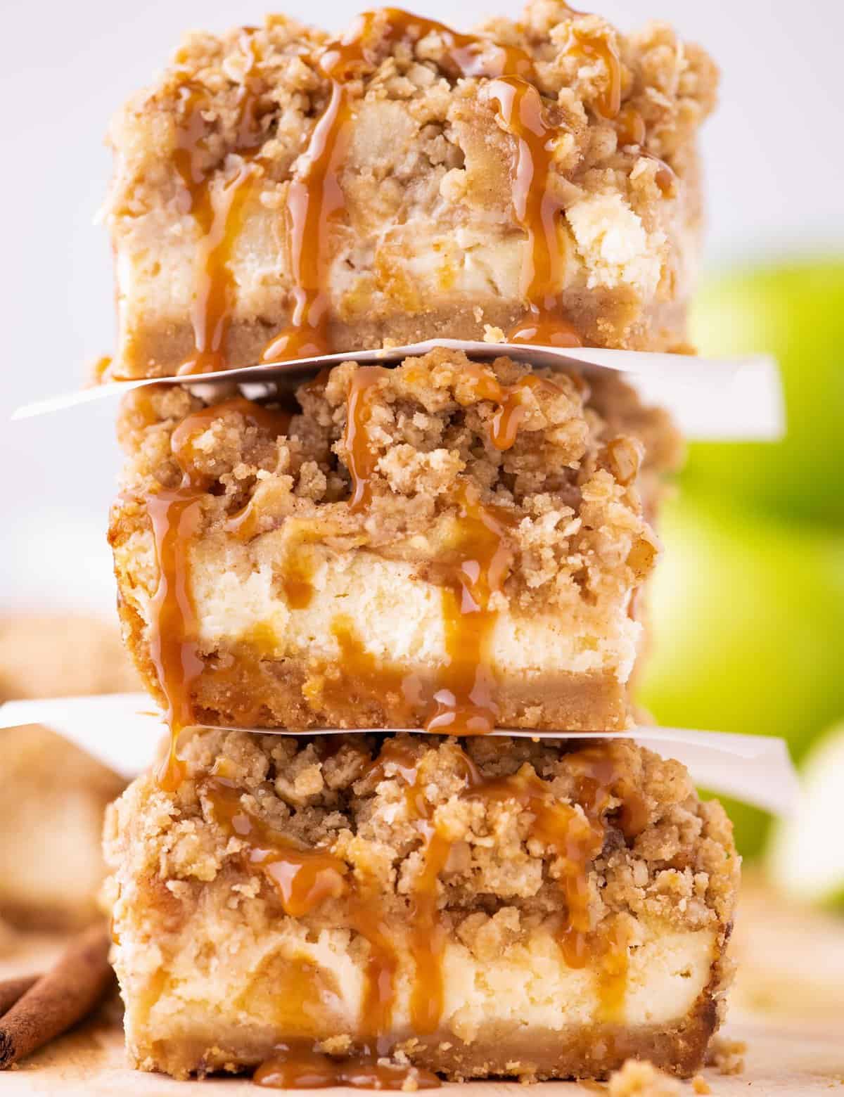 Caramel Apple Cheesecake Bars [www.thechunkychef.com]