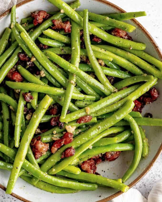 garlic green beans in grey bowl with brown rim.