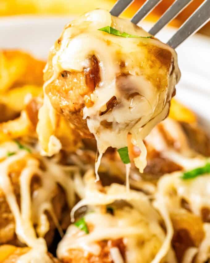 Everything you love about classic French onion dip, combined with meatballs and made so easily in the slow cooker! This meatball recipe is perfect as a fun dinner, or even an appetizer, and is made using just 4 ingredients.