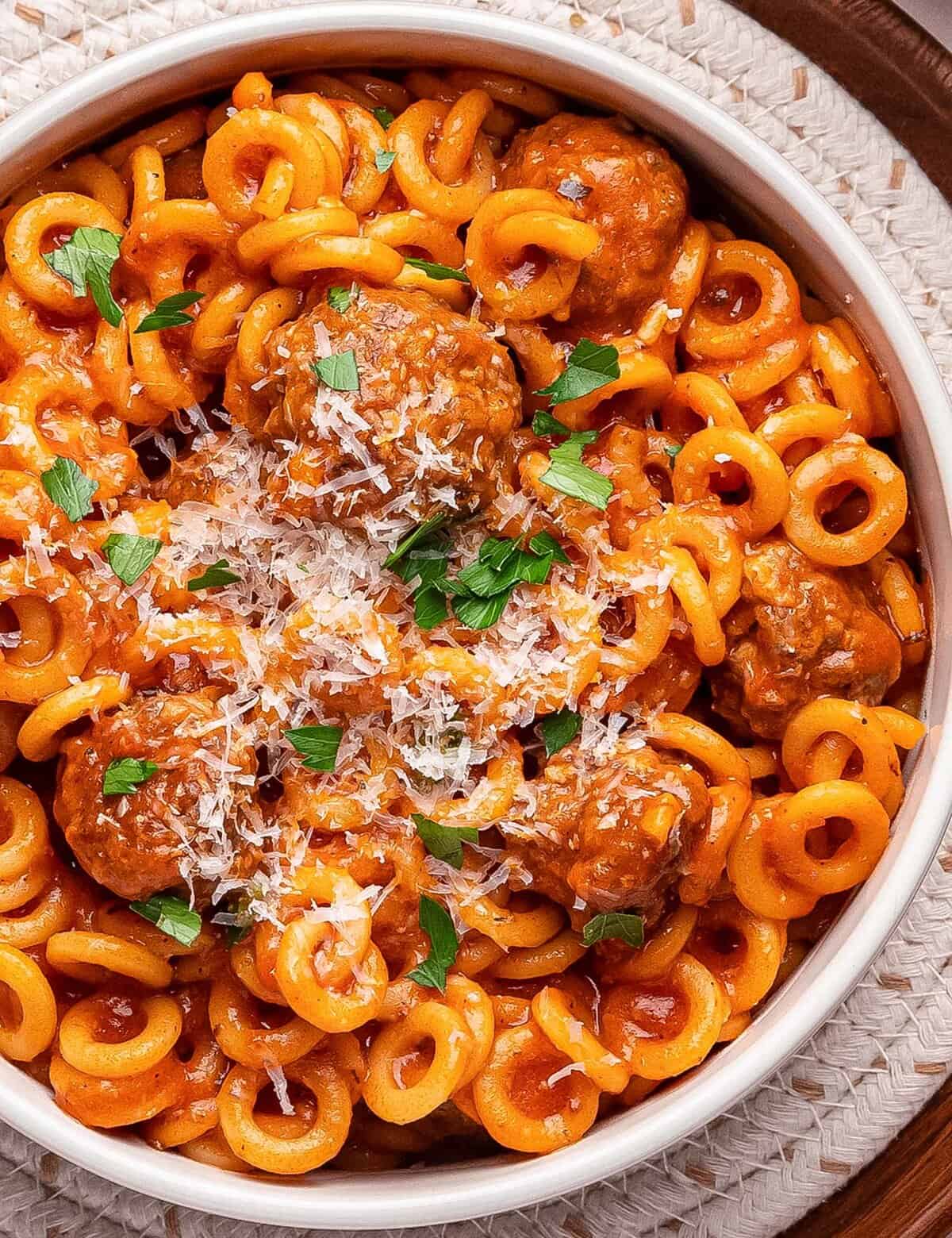 Recreate an old childhood favorite, spaghettios and meatballs! All the flavors you love, but minus all the hard to pronounce ingredients and preservatives. Plus it's made entirely in one pot, and if you prep ahead (there's tips in the post) you can have it ready in about 30-45 minutes!