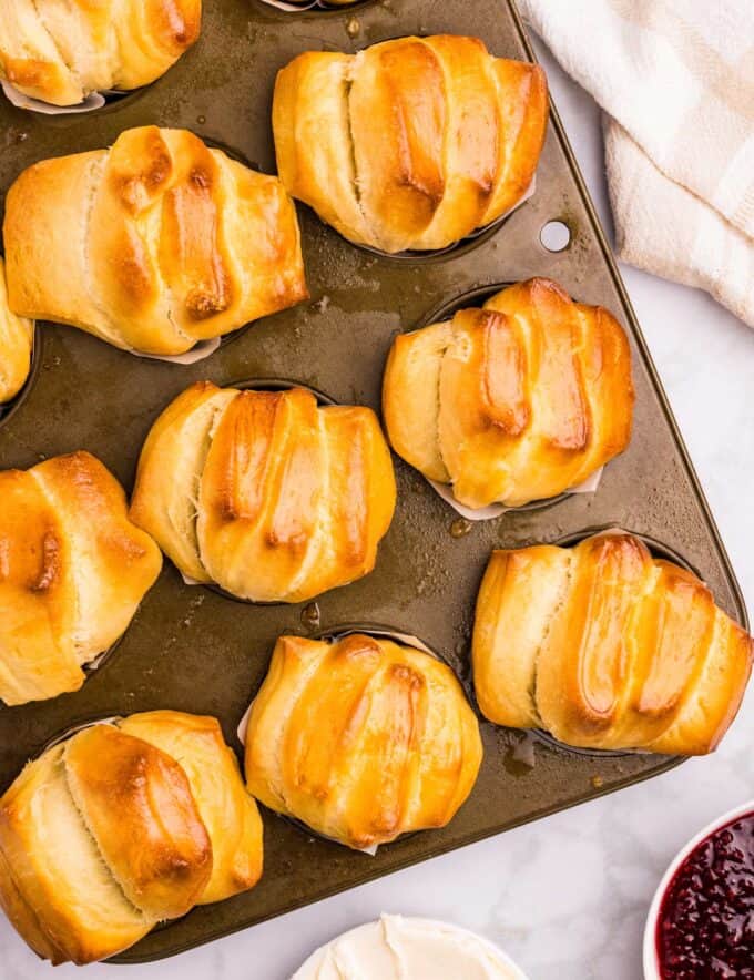 These homemade pull-apart brioche dinner rolls are perfect for your Thanksgiving or holiday dinners! With a make-ahead option, you'll be amazed at how easy it is to make bakery-quality rolls in your own kitchen!