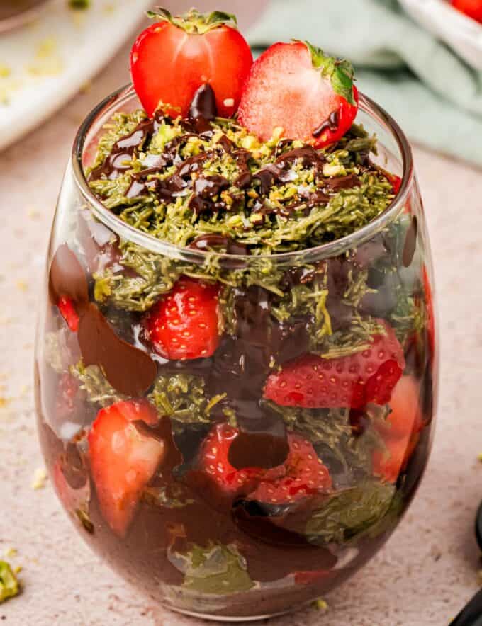 All the flavors you love about the insanely viral, (and delicious) dubai chocolate bar, combined with fresh sweet strawberries! It's an easy no bake dessert idea, and is sure to be a crowd-pleaser!